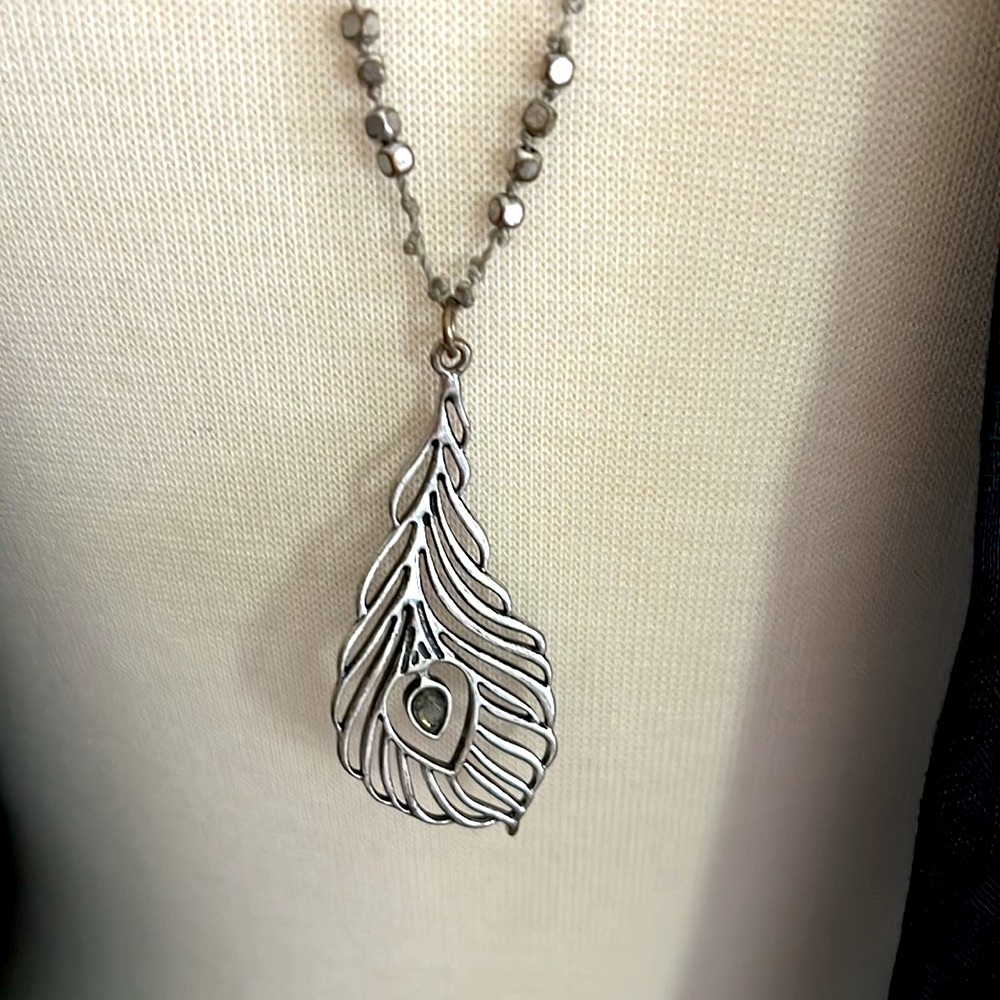 Lucky Brand 18" silver leaf necklace.